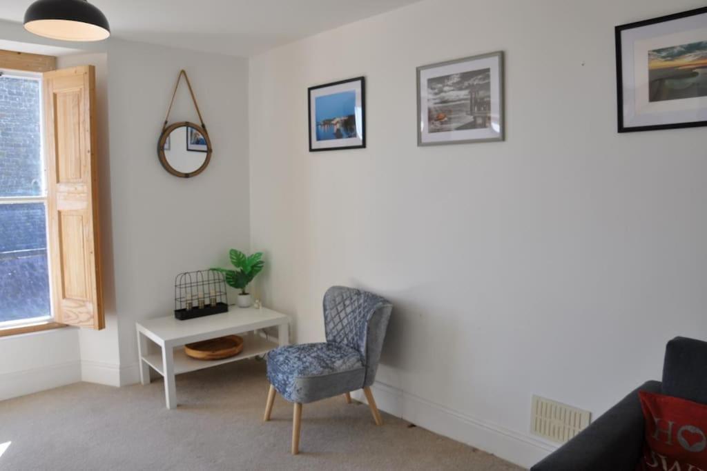 Modern Flat With Island Views In Heart Of Tenby Ngoại thất bức ảnh