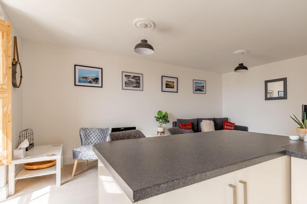 Modern Flat With Island Views In Heart Of Tenby Ngoại thất bức ảnh
